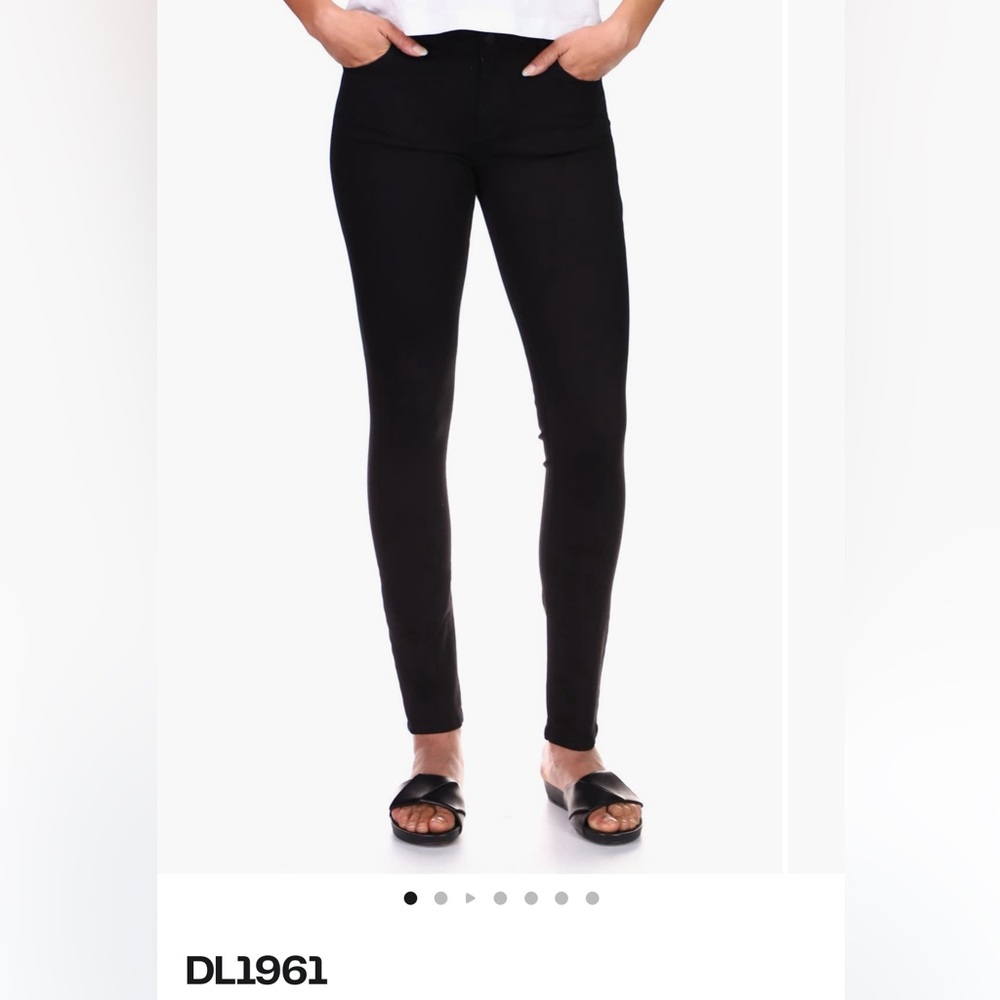 NWT- DL1961 Women Skinny Jeans - Soft & luxurious!